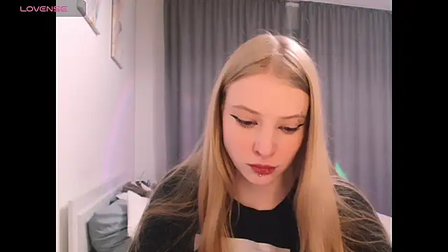 Snapshot of _Milana_Sparkl75_ chatting on 11/29/25, 01:41 Milana Sparkl75 online show from 11/29/25, 01:41