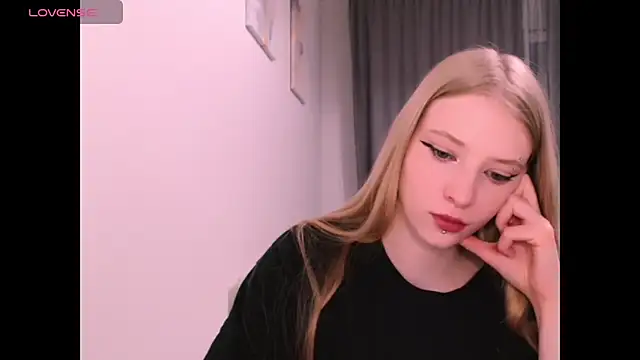 Snapshot of _Milana_Sparkl75_ chatting on 12/05/25, 02:20 Milana Sparkl75 online show from 12/05/25, 02:20