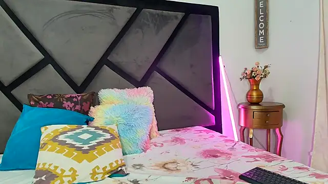 Snapshot of TashaNaughty4u chatting on 12/04/25, 12:14 TashaNaughty4u online show from 12/04/25, 12:14