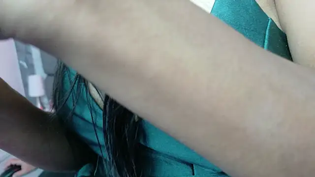 Snapshot of DaniyMel chatting on 12/04/25, 12:25 DaniyMel online show from 12/04/25, 12:25