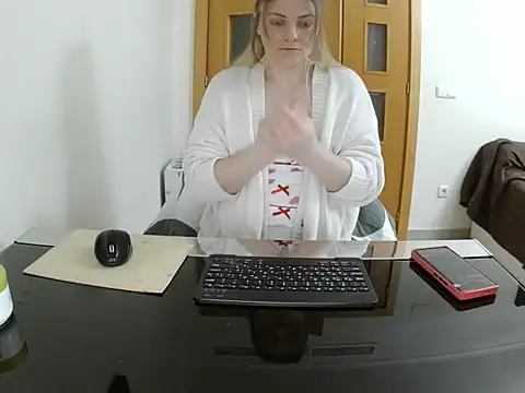 Snapshot of Adelyxveex chatting on 11/30/25, 10:58 Adelyxveex online show from 11/30/25, 10:58