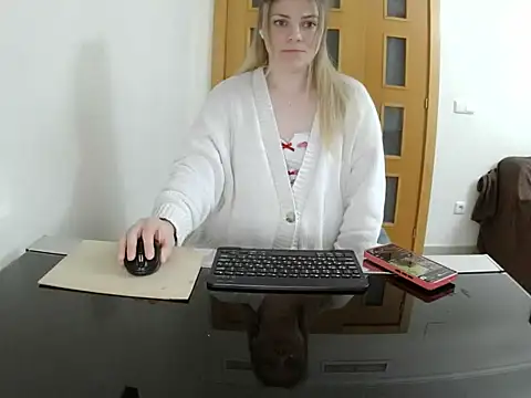 Snapshot of Adelyxveex chatting on 12/03/25, 11:58 Adelyxveex online show from 12/03/25, 11:58