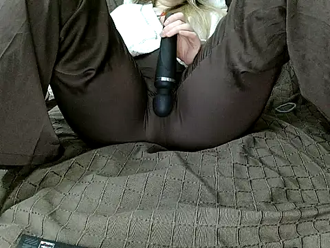 Snapshot of Adelyxveex chatting on 12/04/25, 12:25 Adelyxveex online show from 12/04/25, 12:25