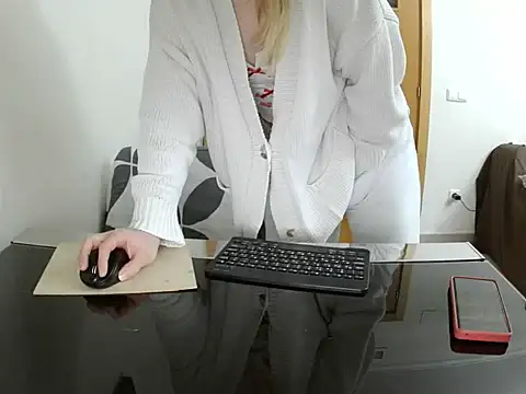 Snapshot of Adelyxveex chatting on 12/05/25, 12:41 Adelyxveex online show from 12/05/25, 12:41