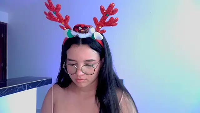 Snapshot of LilBunny_1 chatting on 12/05/25, 01:42 LilBunny 1 online show from 12/05/25, 01:42