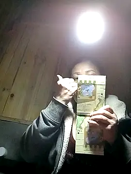 Snapshot of hey-bana chatting on 12/14/25, 01:27 hey-bana online show from 12/14/25, 01:27