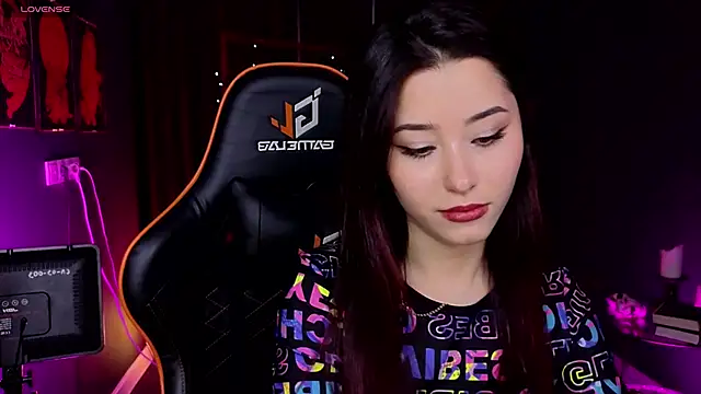 Snapshot of RedMidnight chatting on 11/25/25, 09:04 RedMidnight online show from 11/25/25, 09:04