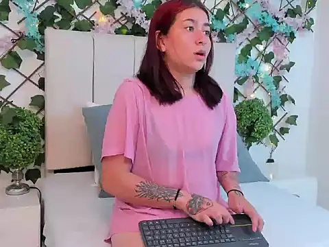 Snapshot of CharlotteBlossom chatting on 11/29/25, 08:01 CharlotteBlossom online show from 11/29/25, 08:01