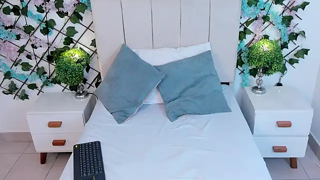 Snapshot of CharlotteBlossom chatting on 12/01/25, 08:25 CharlotteBlossom online show from 12/01/25, 08:25