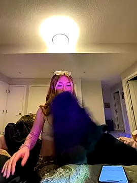 Snapshot of SienaLowel chatting on 11/25/25, 02:11 SienaLowel online show from 11/25/25, 02:11