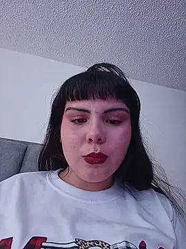 Snapshot of Yuliks_ chatting on 12/13/25, 09:42 Yuliks online show from 12/13/25, 09:42