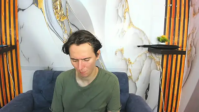 Snapshot of Aaron_LatinMen2 chatting on 11/30/25, 08:02 Aaron LatinMen2 online show from 11/30/25, 08:02