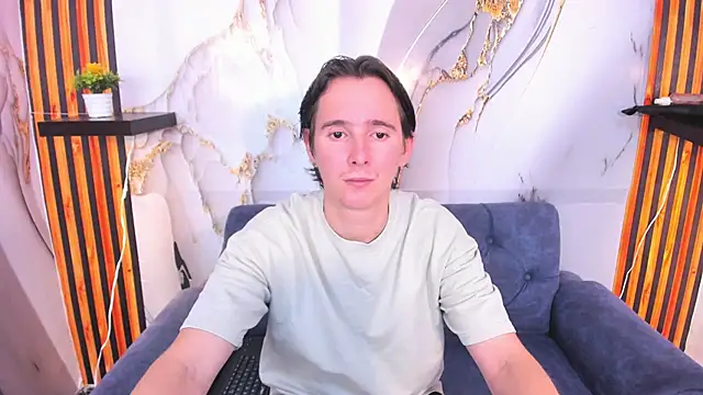 Snapshot of Aaron_LatinMen2 chatting on 12/04/25, 07:33 Aaron LatinMen2 online show from 12/04/25, 07:33