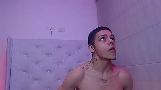 Snapshot of Noah_and_kim69 chatting on 12/01/25, 05:45 Noah and kim69 online show from 12/01/25, 05:45