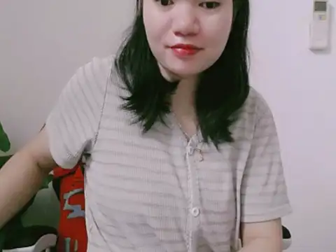 Snapshot of Lisa537- chatting on 12/14/25, 12:05 Lisa537- online show from 12/14/25, 12:05