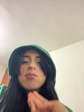 Snapshot of Nathalie_spencer2 chatting on 12/15/25, 12:15 Nathalie spencer2 online show from 12/15/25, 12:15