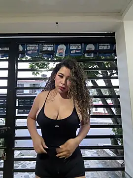 Snapshot of VictoriaaRose chatting on 11/26/25, 10:33 VictoriaaRose online show from 11/26/25, 10:33