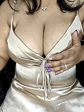 Snapshot of Curvy_Pooja chatting on 04/12/26, 04:12 Curvy Pooja online show from 04/12/26, 04:12