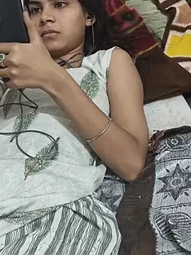 Snapshot of anjli_22 chatting on 07/10/26, 10:07 anjli 22 online show from 07/10/26, 10:07