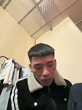 Snapshot of sanu551 chatting on 11/28/25, 04:59 sanu551 online show from 11/28/25, 04:59