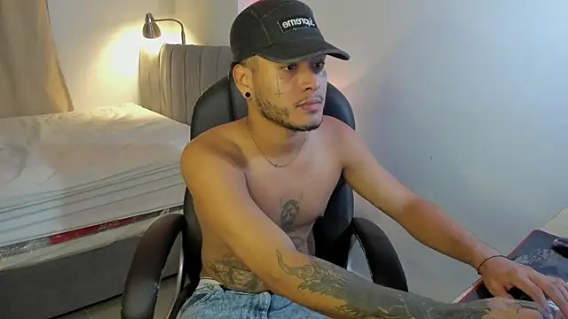 Snapshot of master_evil07 chatting on 11/27/25, 06:04 master evil07 online show from 11/27/25, 06:04