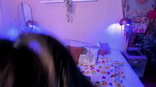 Snapshot of Laraa_Rouss_ chatting on 12/05/25, 04:10 Laraa Rouss online show from 12/05/25, 04:10