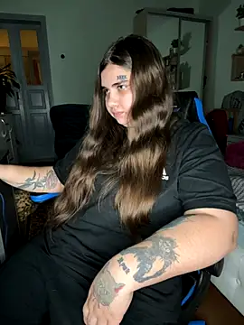 Snapshot of MariasV chatting on 12/04/25, 04:16 MariasV online show from 12/04/25, 04:16