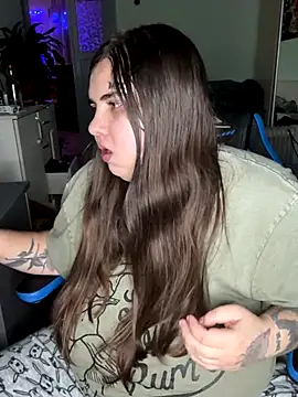 Snapshot of MariasV chatting on 12/13/25, 07:53 MariasV online show from 12/13/25, 07:53