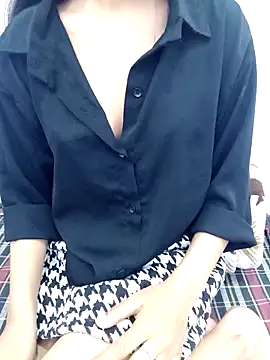 Snapshot of Triptii_0 chatting on 11/30/25, 08:07 Triptii 0 online show from 11/30/25, 08:07