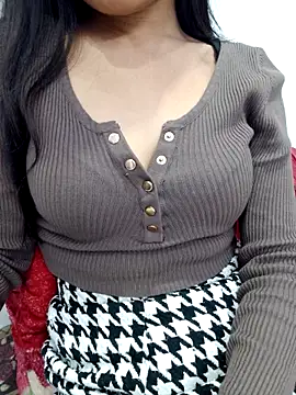 Snapshot of Triptii_0 chatting on 11/30/25, 08:13 Triptii 0 online show from 11/30/25, 08:13