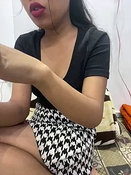 Snapshot of Triptii_0 chatting on 12/14/25, 07:18 Triptii 0 online show from 12/14/25, 07:18