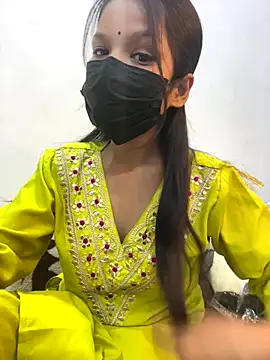 Snapshot of Triptii_0 chatting on 12/17/25, 04:24 Triptii 0 online show from 12/17/25, 04:24