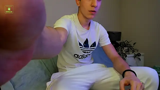 Snapshot of Johny_Travolta chatting on 12/02/25, 01:28 Johny Travolta online show from 12/02/25, 01:28