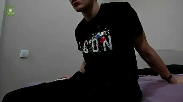 Snapshot of Johny_Travolta chatting on 12/04/25, 12:14 Johny Travolta online show from 12/04/25, 12:14