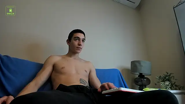 Snapshot of Johny_Travolta chatting on 12/19/25, 06:20 Johny Travolta online show from 12/19/25, 06:20