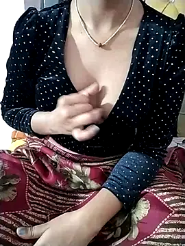 Snapshot of RASHMI_SHARMA9 chatting on 01/07/26, 05:04 RASHMI SHARMA9 online show from 01/07/26, 05:04