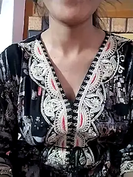 Snapshot of RASHMI_SHARMA9 chatting on 04/01/26, 04:15 RASHMI SHARMA9 online show from 04/01/26, 04:15