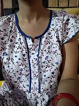 Snapshot of RASHMI_SHARMA9 chatting on 04/17/26, 05:10 RASHMI SHARMA9 online show from 04/17/26, 05:10