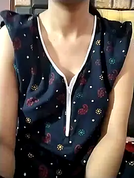 Snapshot of RASHMI_SHARMA9 chatting on 05/12/26, 05:43 RASHMI SHARMA9 online show from 05/12/26, 05:43