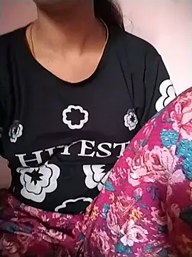 Snapshot of RASHMI_SHARMA9 chatting on 05/19/26, 12:00 RASHMI SHARMA9 online show from 05/19/26, 12:00