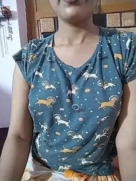 Snapshot of RASHMI_SHARMA9 chatting on 06/03/26, 02:33 RASHMI SHARMA9 online show from 06/03/26, 02:33