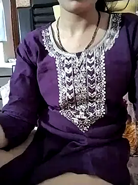 RASHMI SHARMA9 online show from 06/25/26, 11:04