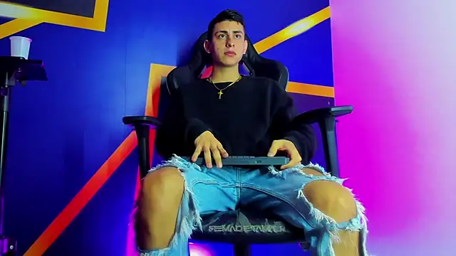 Snapshot of twink_scott_ chatting on 11/30/25, 04:27 twink scott online show from 11/30/25, 04:27