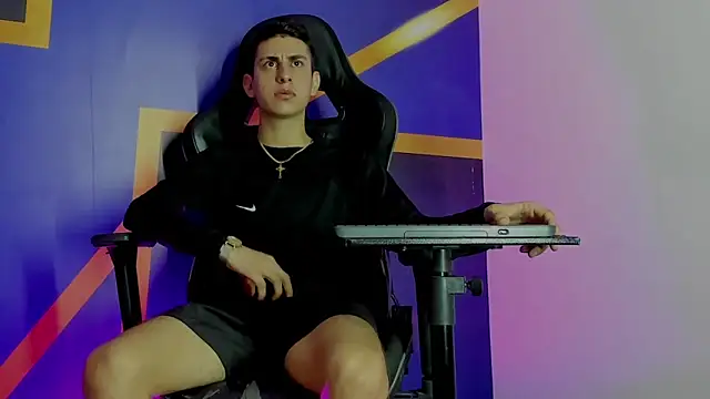 Snapshot of twink_scott_ chatting on 12/03/25, 04:31 twink scott online show from 12/03/25, 04:31