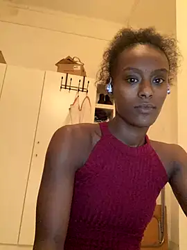 Snapshot of ___Hannah___ chatting on 11/28/25, 05:37 Hannah online show from 11/28/25, 05:37