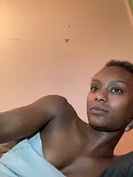 Snapshot of ___Hannah___ chatting on 12/15/25, 01:04 Hannah online show from 12/15/25, 01:04