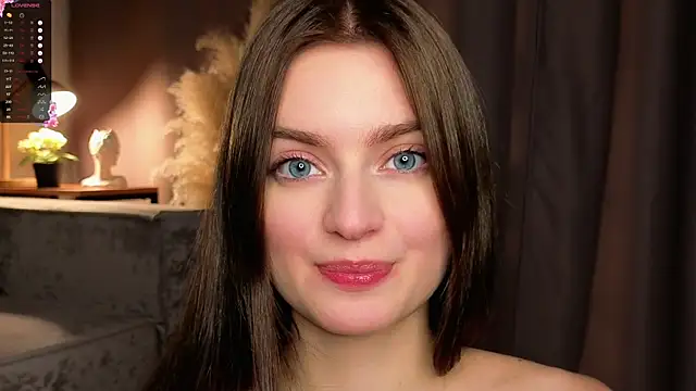 Snapshot of Sara_Kinsly chatting on 12/03/25, 03:10 Sara Kinsly online show from 12/03/25, 03:10