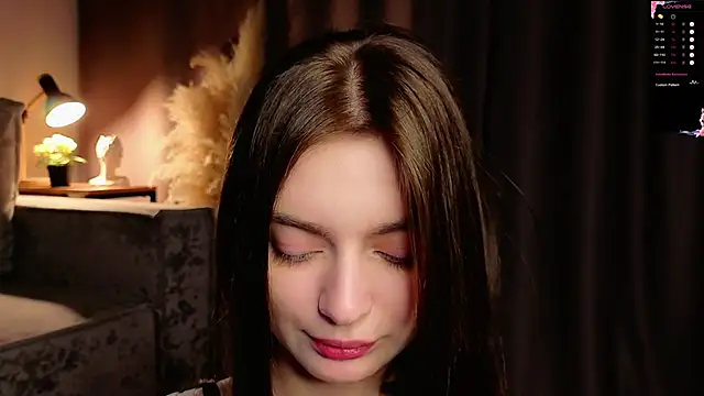 Snapshot of Sara_Kinsly chatting on 12/14/25, 10:53 Sara Kinsly online show from 12/14/25, 10:53