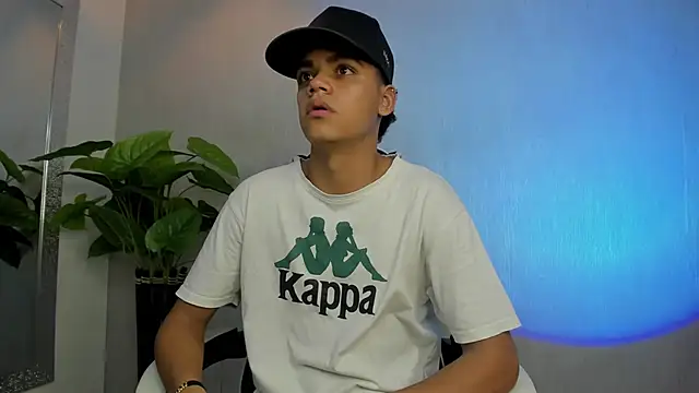 Snapshot of Isaac_Collins_ chatting on 12/03/25, 07:34 Isaac Collins online show from 12/03/25, 07:34