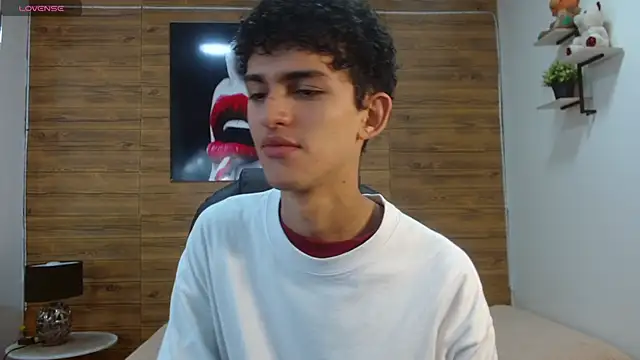 Snapshot of Michaelkoiv chatting on 11/26/25, 12:50 Michaelkoiv online show from 11/26/25, 12:50